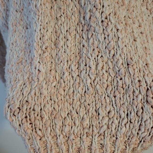 Cute pink sweater - Picture 2 of 2